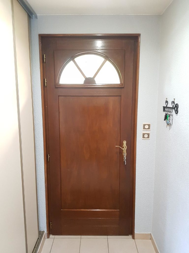 Porte d'entrée en bois