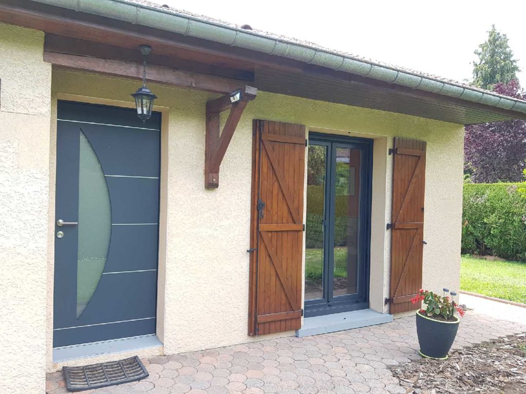 Porte d'entrée en aluminium