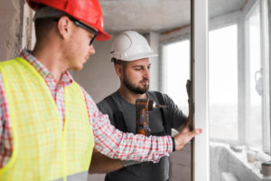 Comment régler une porte en PVC ?