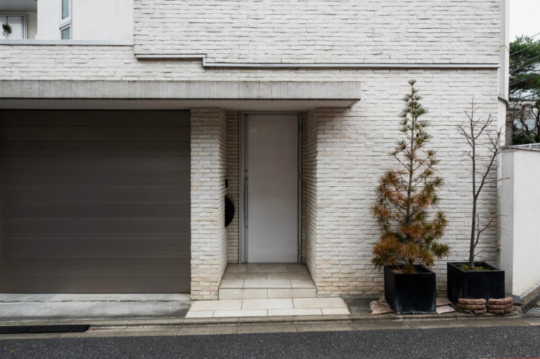 Porte basculante non débordante pour votre garage