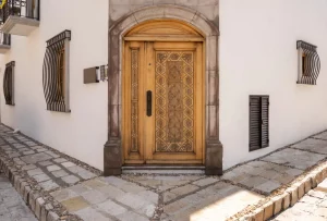 Comment choisir un bloc-porte en bois massif ?
