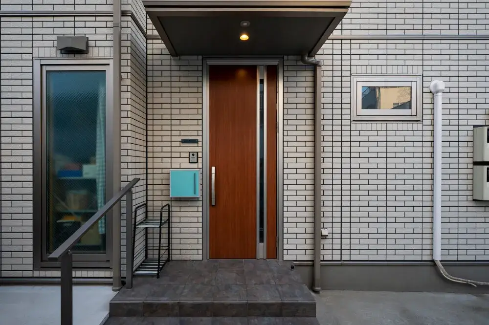 protège-gonds et barres de sécurité