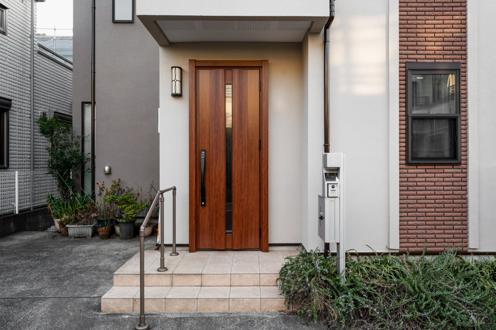 Installer une porte isolante